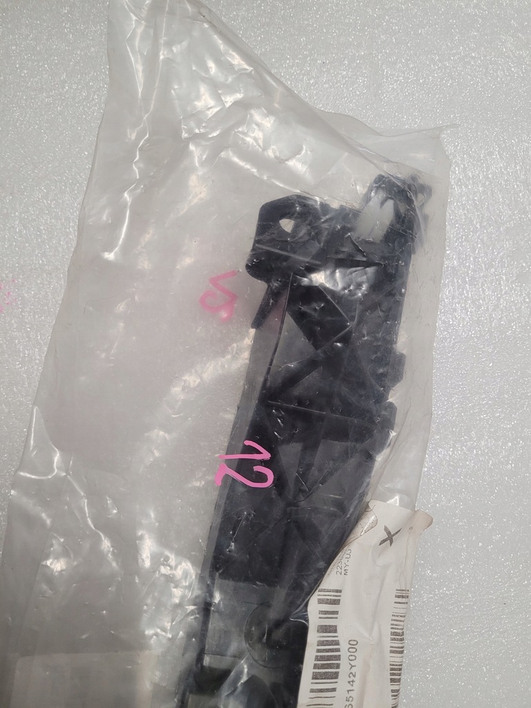 фото №5, Hyundai ix35 направляющая правый кронштейн бампера правое 865142y000 новый оригинал