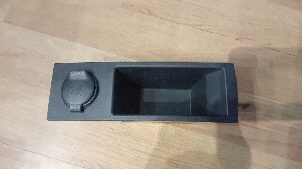 фото №1, Разъём прикуривателя задняя opel meriva a 13122630