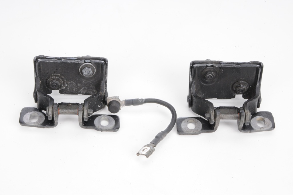 Купити Bmw 1 f21 петля кришки комплект