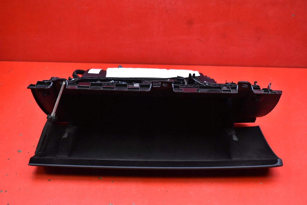 Бардачок пасажира eu 1643110-00-a tesla model y 20- Ціна