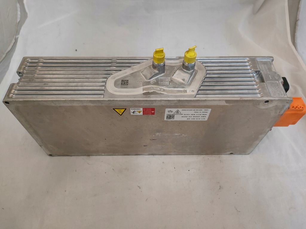 фото №1, Зарядний пристрій напруги акумулятор porsche taycan