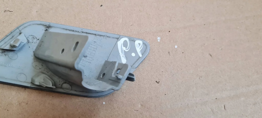 фото №7, S3 8y a3 заглушка бампера распылителя правая lz5m 8y0955276a