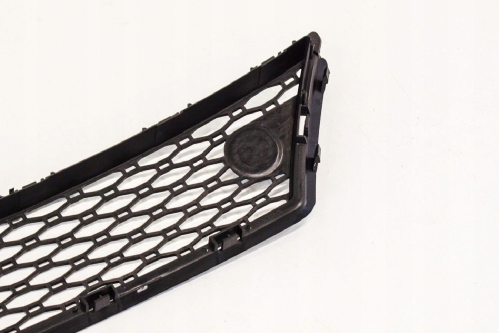 Volvo xc70 mk2 передний бампер нижний средний решётка радиатора новый оригинальный 306786 в Украине