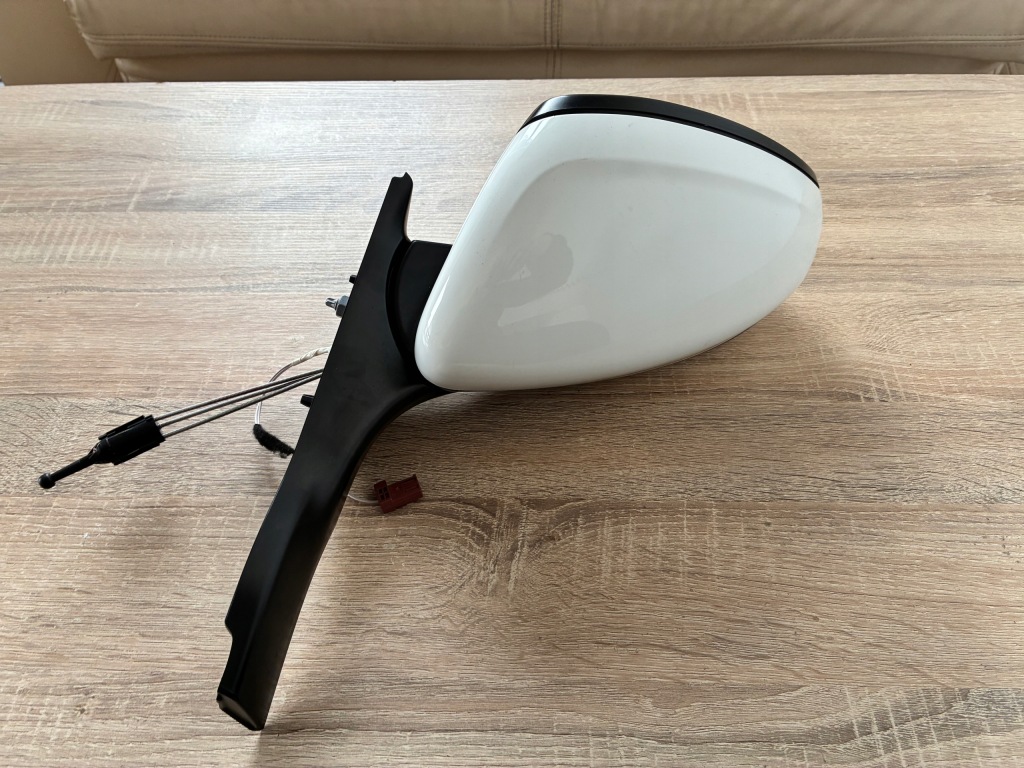 Купить Peugeot 208 i зеркало левая перед oem 232673077