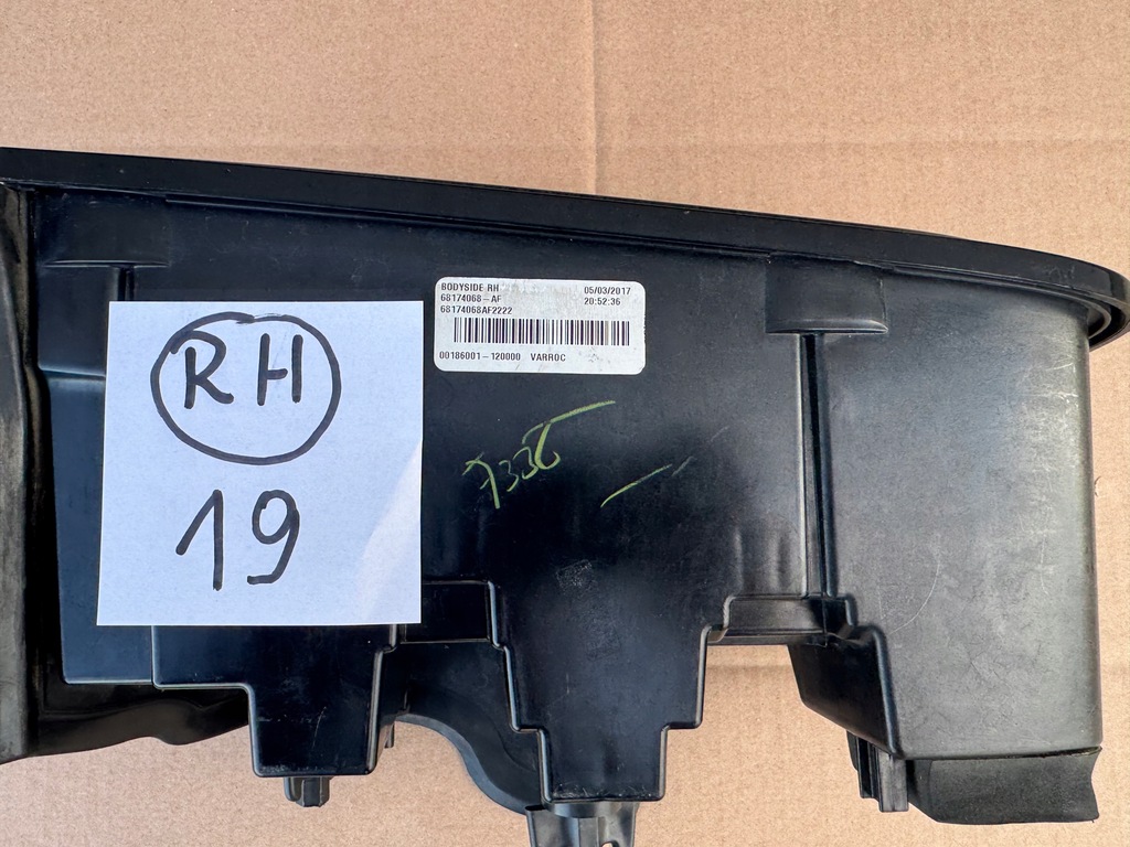 фото №10, Dodge challenger задня права лампа 2015+ idealna