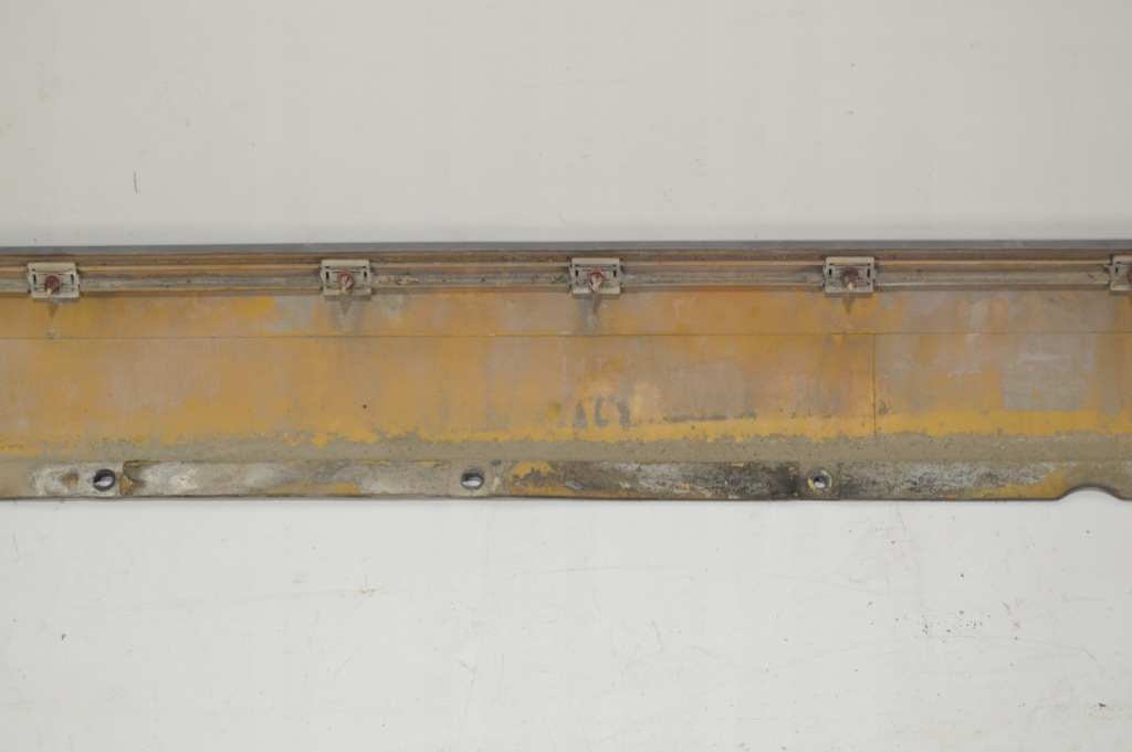 Накладка поріг ліва поріг mercedes w126 рестайлінг  long 1266905140 Оригінал