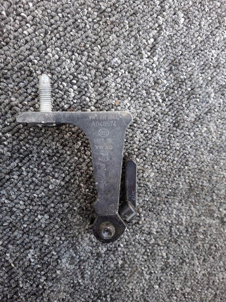 фото №1, Audi a4 b9 петля дверь правый 8w5831404a