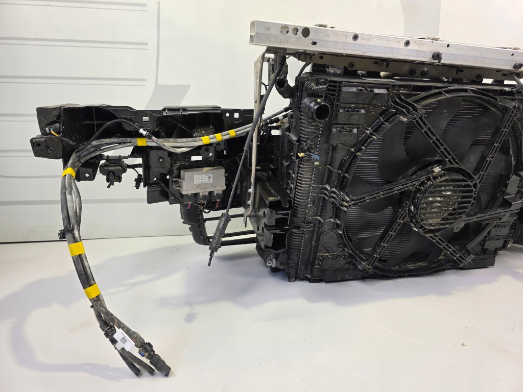 Ремень передний радиатор bmw ix i20 drive40 радар 8666817 с Разборки