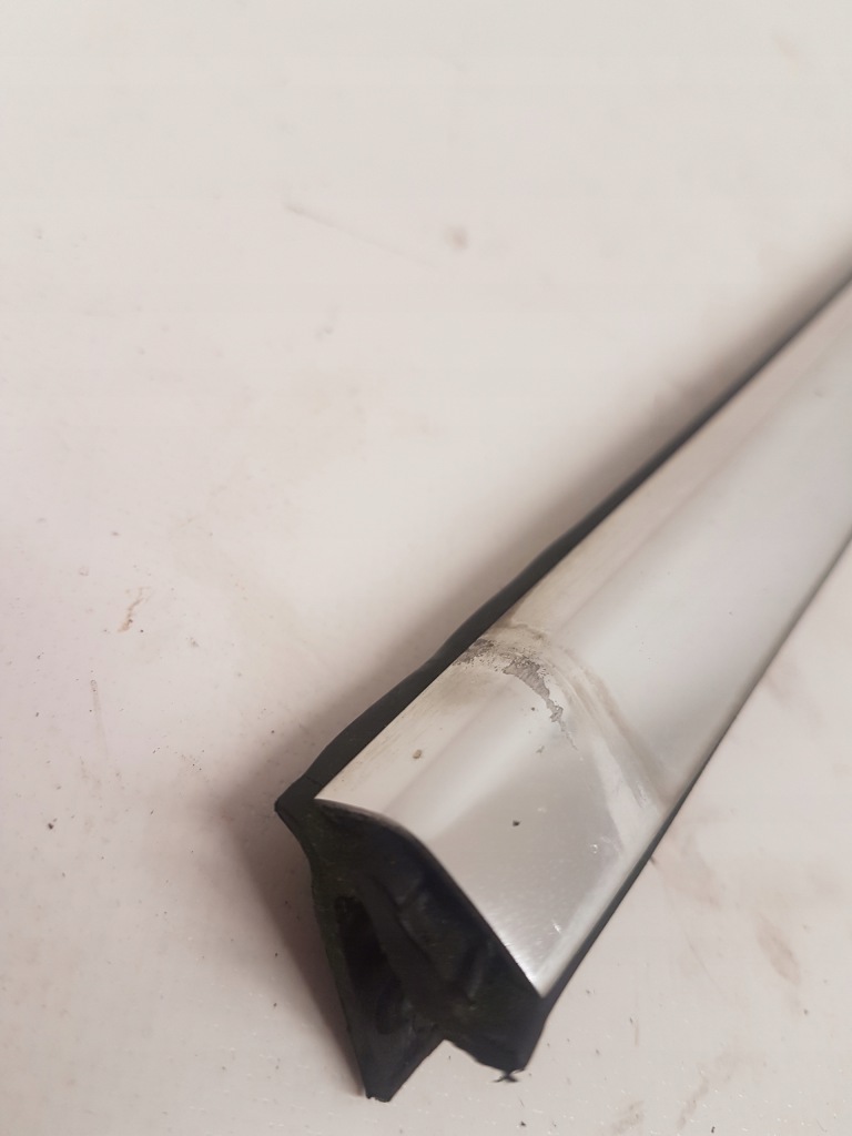 фото №8, Laguna iii молдинг ущільнювач лівий перед хром