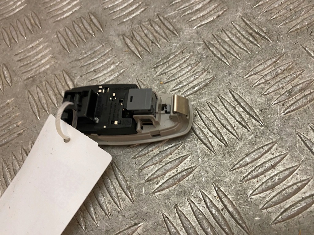 фото №6, Hyundai tucson iv nx4 2022 правая сторона лампа потолочный задняя 92880g3000