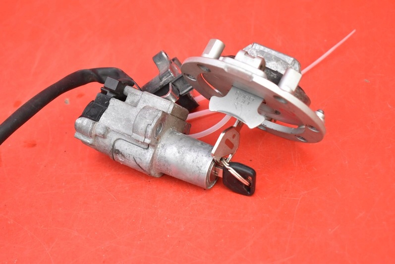 фото №4, Замок запалювання ключ заливна горловина пального задня вкладка honda vfr 800 fi 81 km 98-01