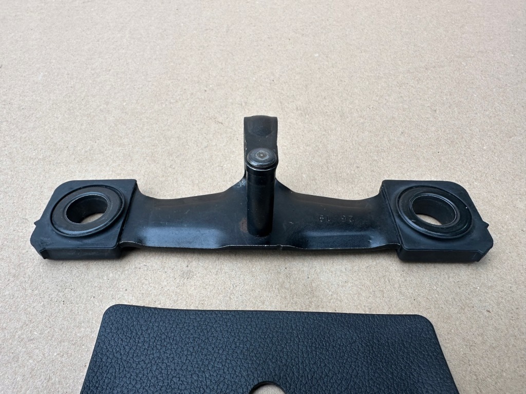 фото №5, Skoda fabia iii hb засов крышки задняя 8v0827507g