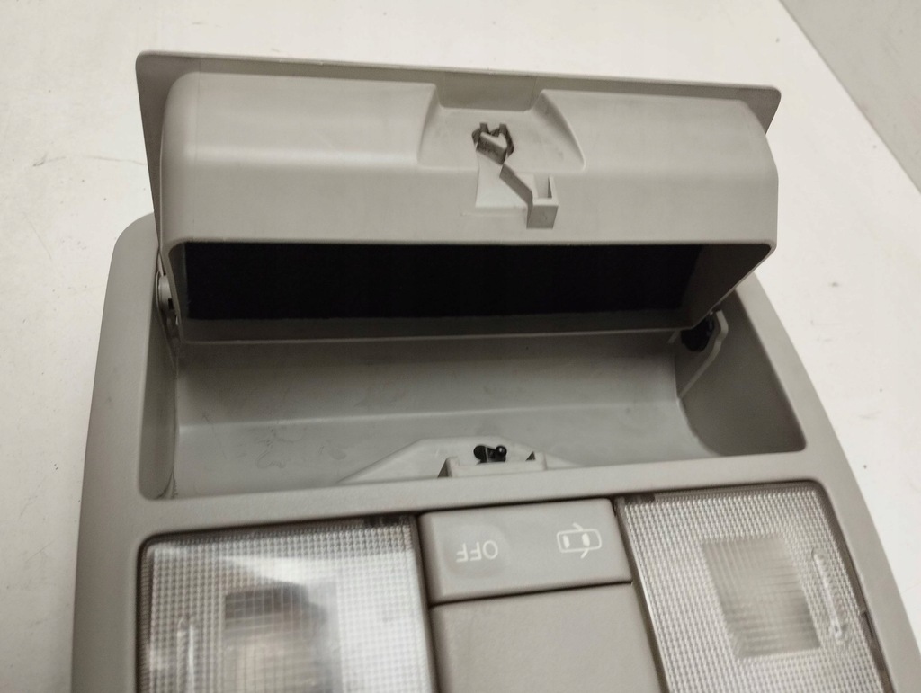 фото №6, 2010 toyota avensis t270 лампа потолочный задняя 8125005380