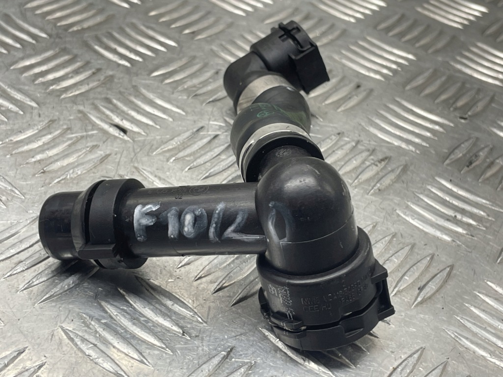 Bmw f10 f25 g11 g30 шланг пабтрубок  радиатора масла 8518749 Оригинал
