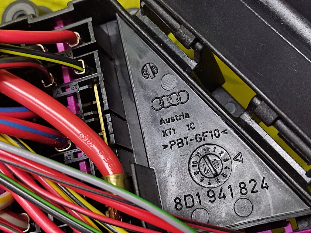 фото №5, Audi a6 c6 коробка предохранителей 8d1941824