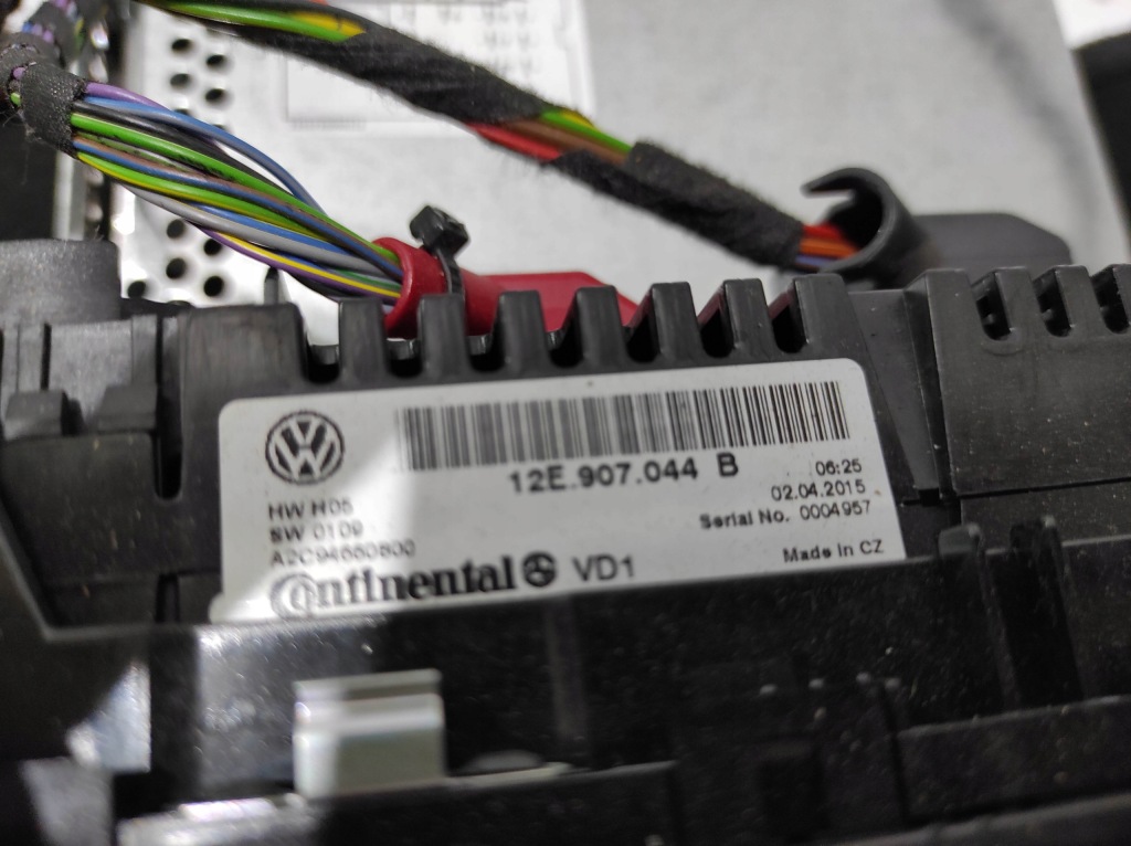 фото №3, Панель кондиционера радио cd vw up 1s0035156j