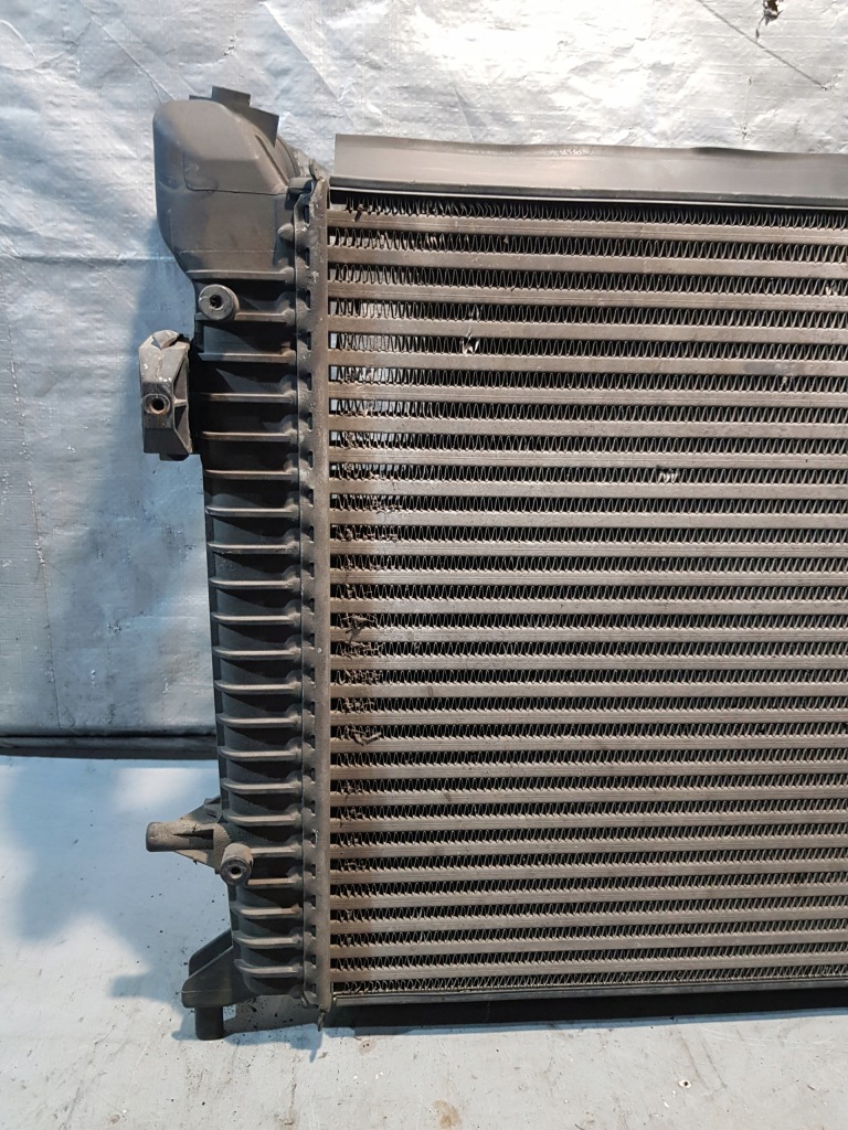 Радиатор интеркулер 3c0145803e vw passat b6 2.0 tdi в Украине