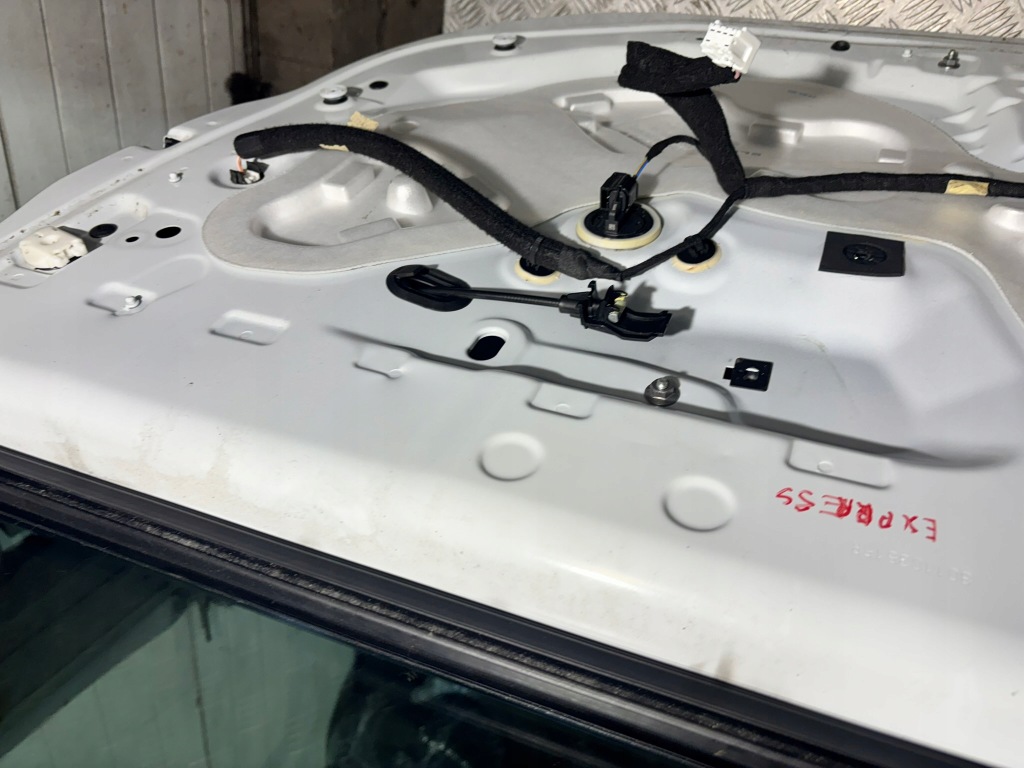 Двері renault express ii правий перед оригінальні 100 % стан bardzo добрий Доставка