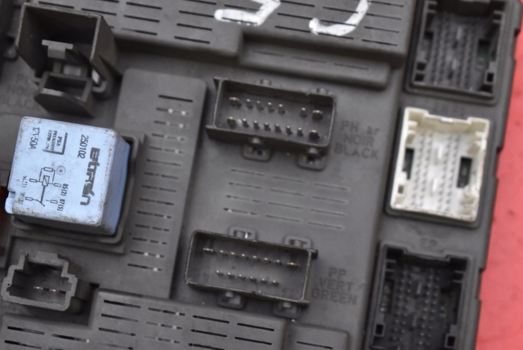 фото №13, Коробка предохранителей 9649301780 bsi citroen c5 1 i 2.2 hdi 133 km 01-04