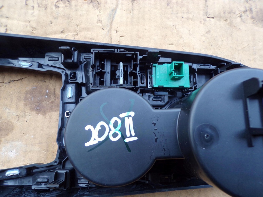 фото №10, Рамка тунель передач ручний peugeot 208 ii