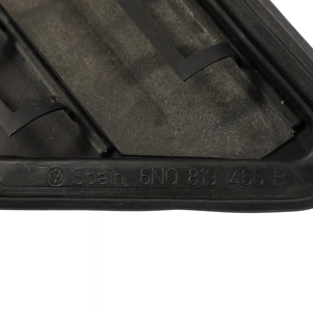 фото №12, Porsche boxster 986 решётка вентиляции багажника задняя правая 6n0819466b