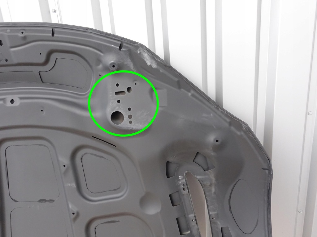 фото №11, Aston martin vantage 18- f1 edition капот