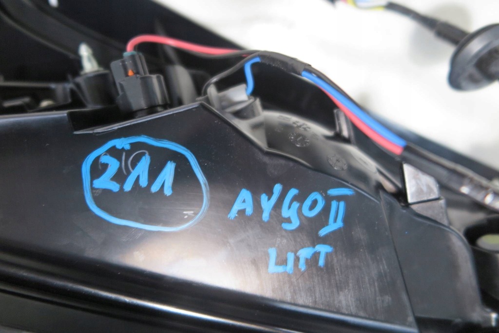 фото №8, Toyota aygo ii lift 18- лампа левая задняя задняя