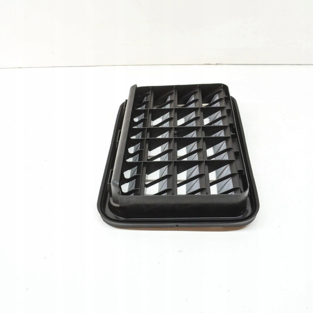 Mb s w222 rear quarter панель left вентиляция решётка a2228300142 oem с Разборки