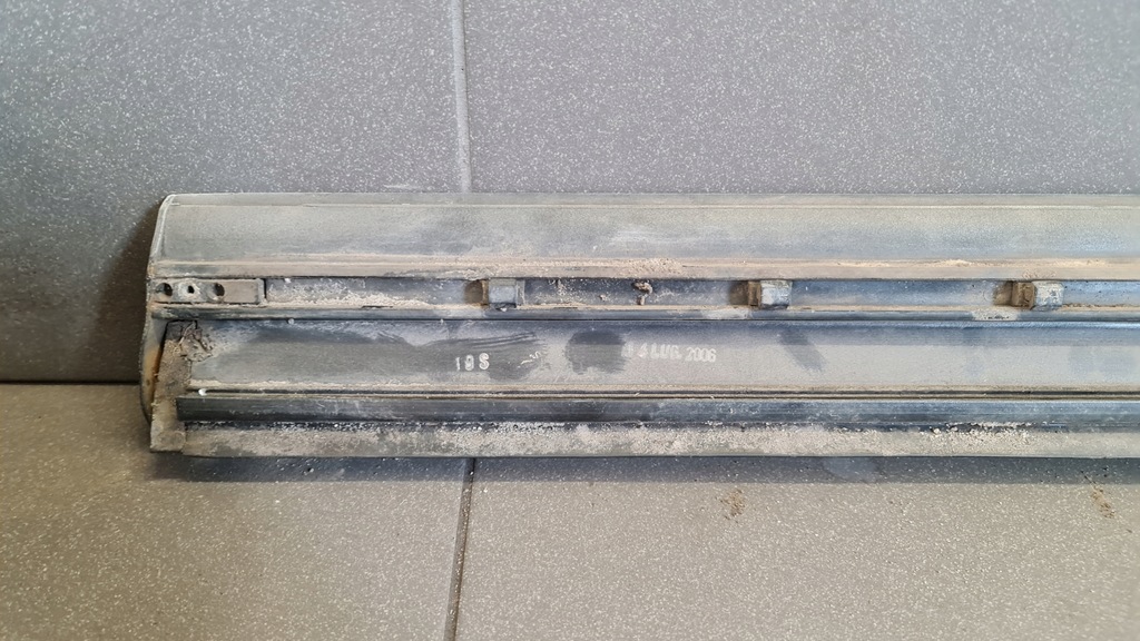 фото №8, Молдинг дверь левый перед audi a8 d3 ly7w odstaje