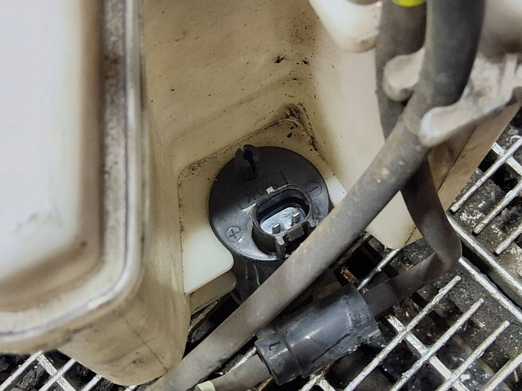 Бачок омивача фари nissan juke 1 f15 Недорого