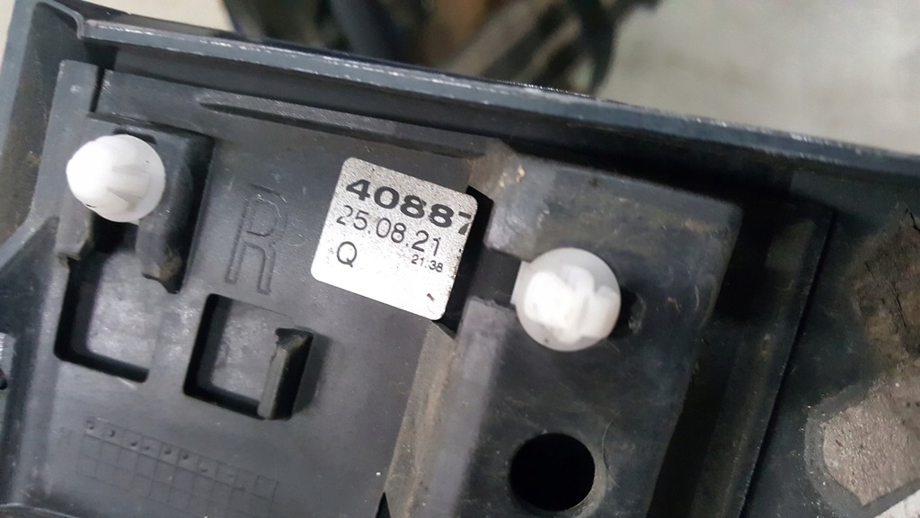 фото №13, Молдинг крыла правый перед audi q2 81a853718a демонтаж