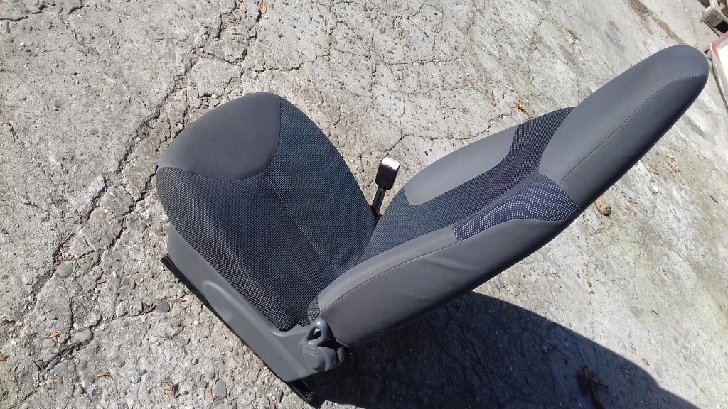 фото №4, Сиденье левый перед передний peugeot 107 3d 05-