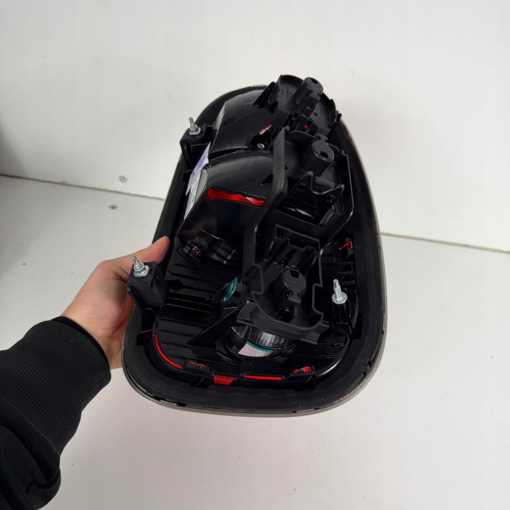 Лампа левый задний  левая задняя mini countryman r60 оригинальный номер оригинал 9808153 с Разборки