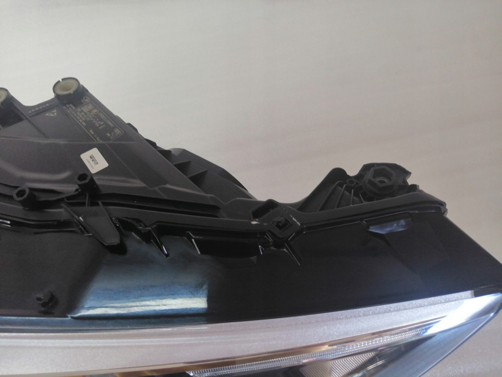 Audi q3 2 фара перед правый  led с Разборки