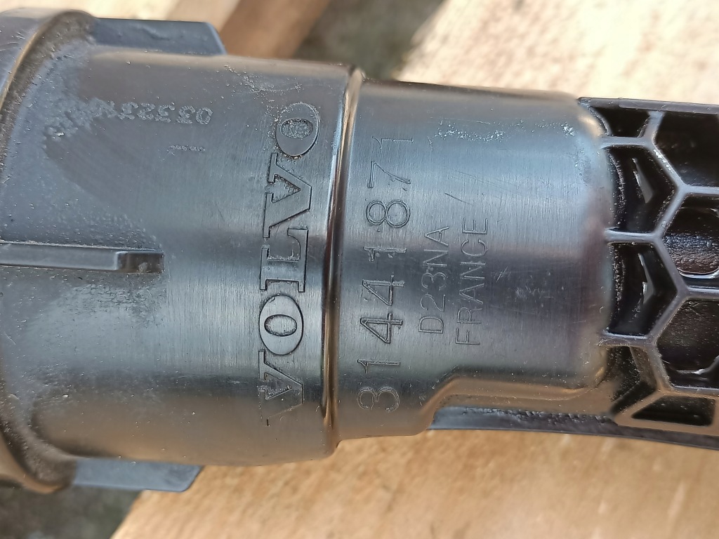 Volvo xc60 труба пабтрубок  шланг 3144187 31431981 Доставка