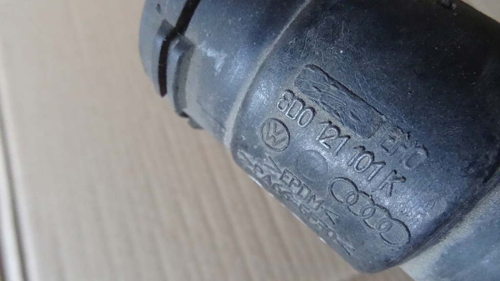 Audi a4 b5 рестайлинг  труба шланг радиатора 8d0121101k Оригинал