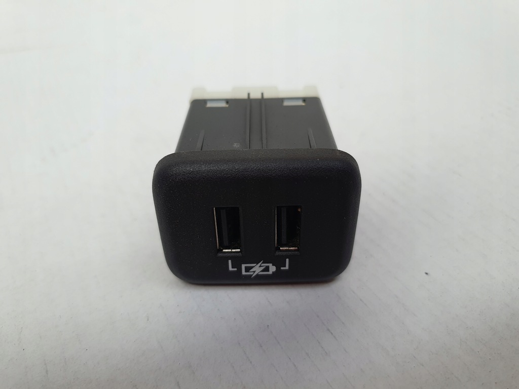 фото №1, Opel insignia b port зарядки usb 13598459