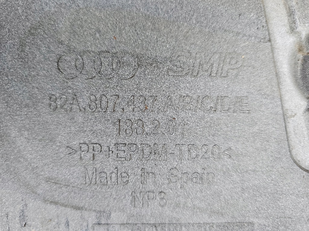 Бампер audi a1 2 82a 18-22 перед передній 82a807437 82a807681e в Україні