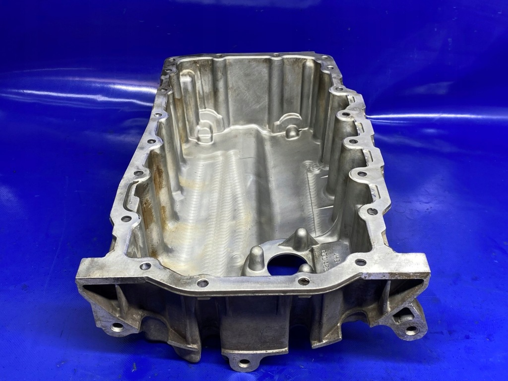 Поддон масляная golf vi skoda seat audi 1.6 tdi cay 03g103603ad 03g103601ab Киев