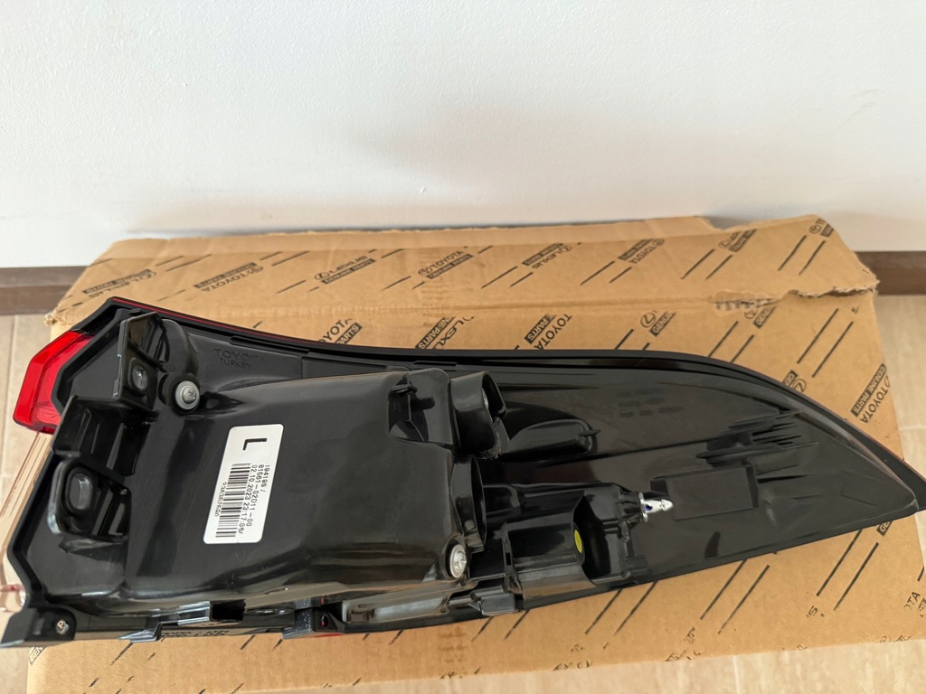 фото №8, Лампа левая задняя toyota corolla e21 sedan 81561-02d11-00