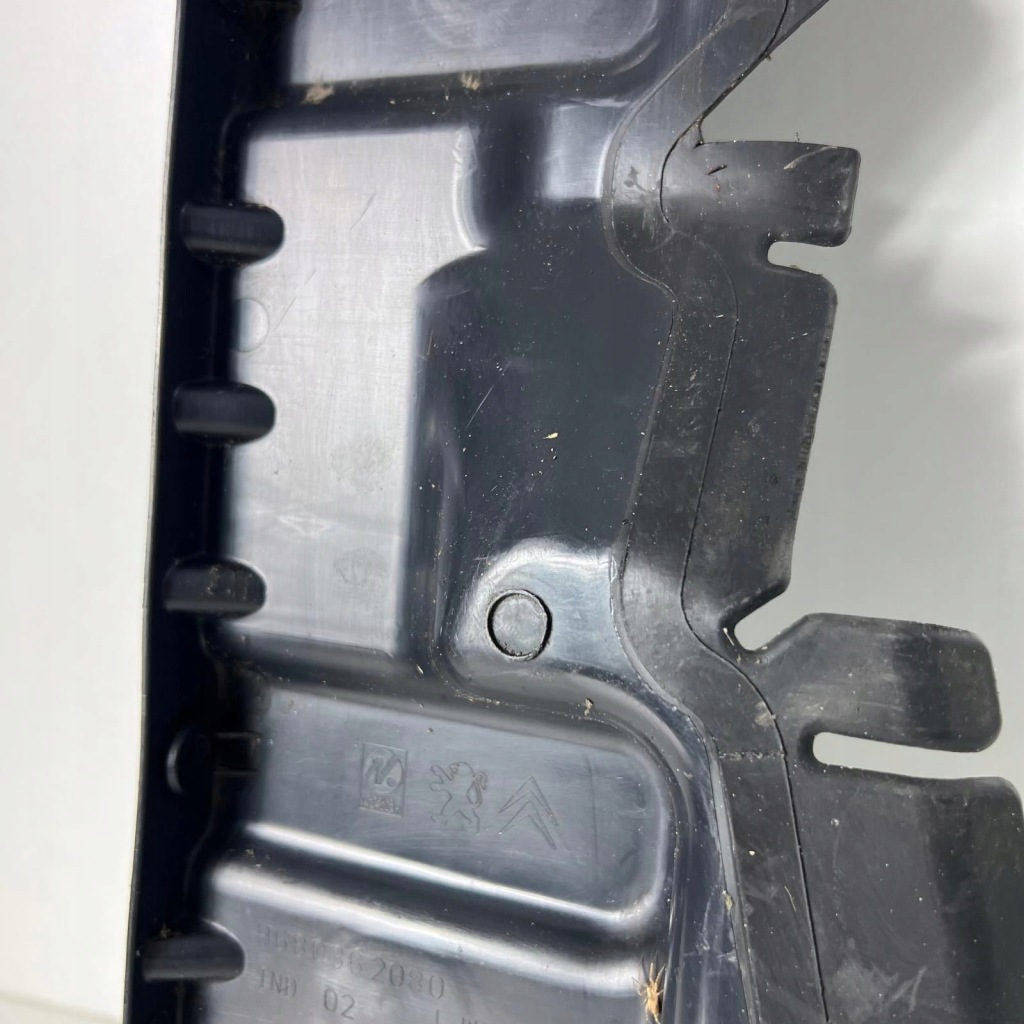 Впуск воздуховод правая воздуха peugeot 308 оригинальный номер 9680362080 в Украине