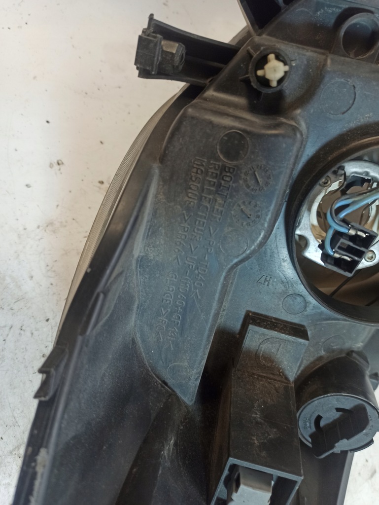 фото №11, Renault clio iii лампа правый перед 820024-4906 89900160 8200865318