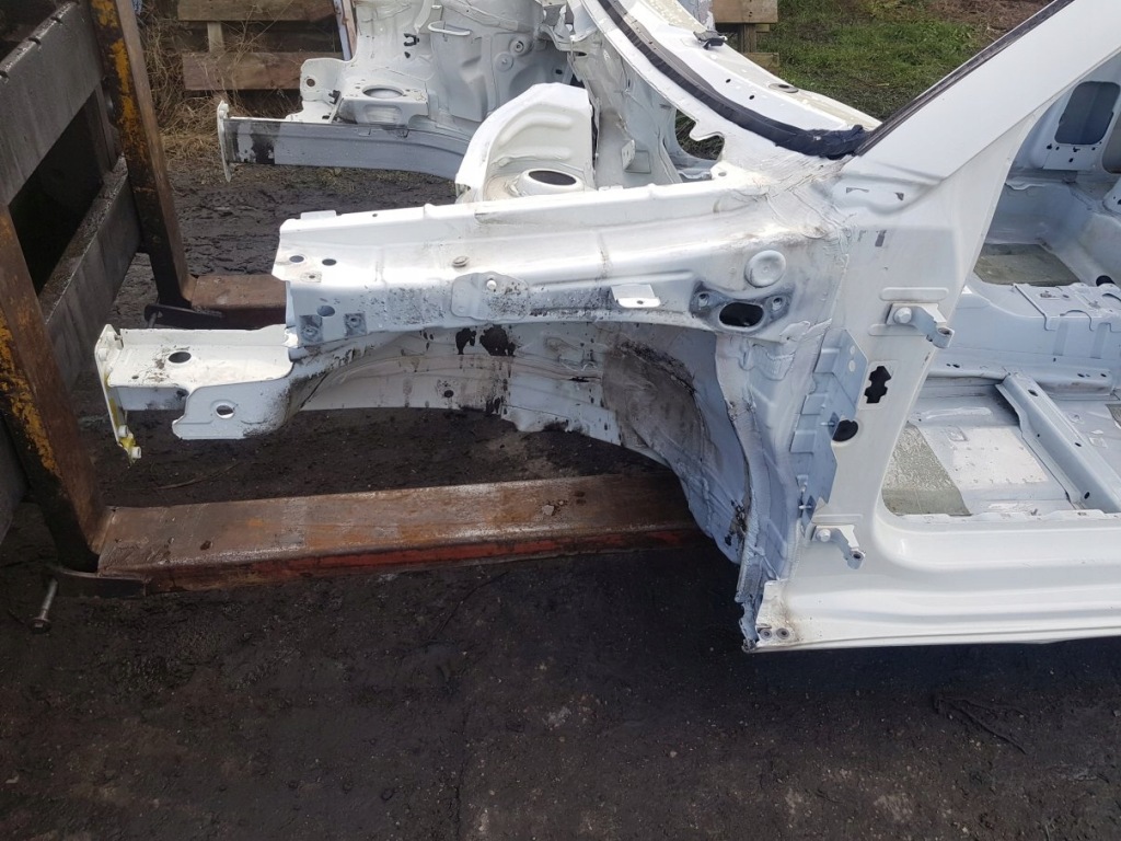 фото №1, Audi a1 8x левый подкрылок лонжерон ly9k