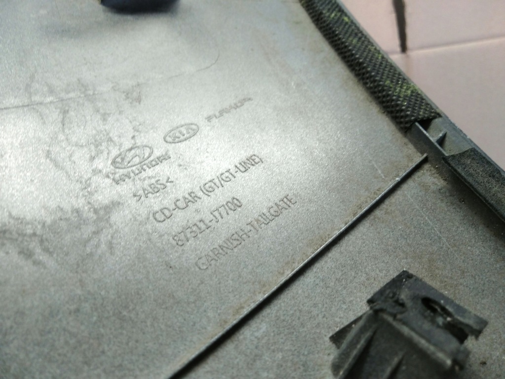 фото №10, Kia оригинальный номер 87311-j7700 накладка крышки спойлер proceed