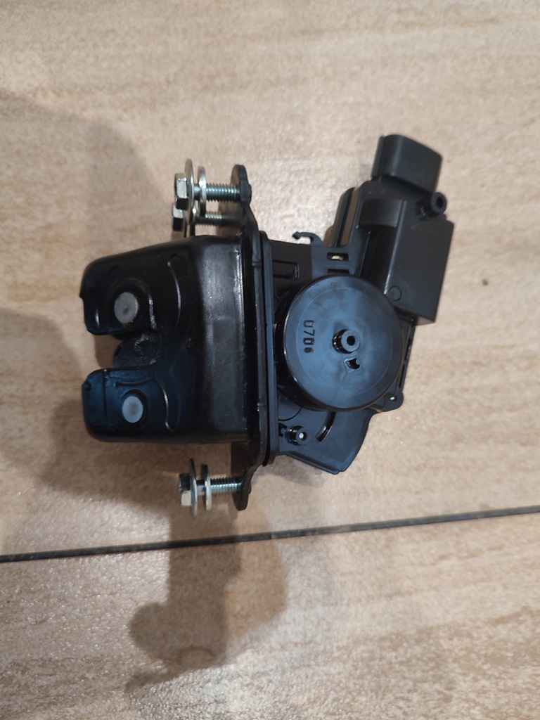 фото №9, Замок крышки багажника задняя задний toyota chr ch-r