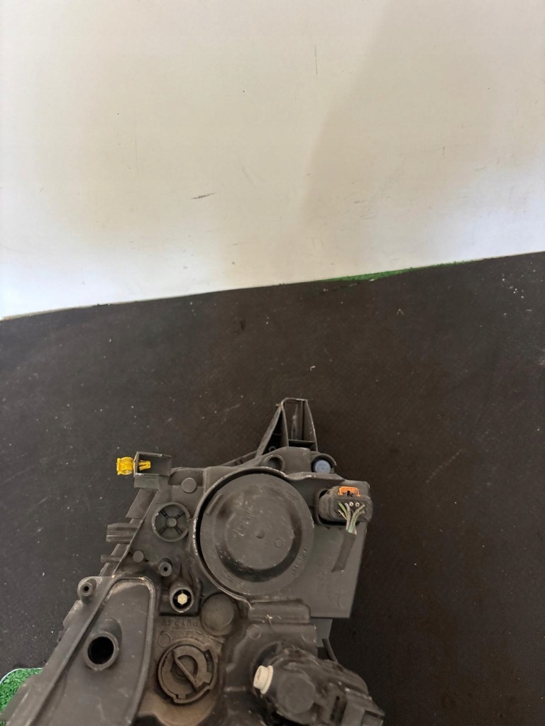 Фонари передние фары peugeot 2008 обычная линза h7 + led демонтаж Киев