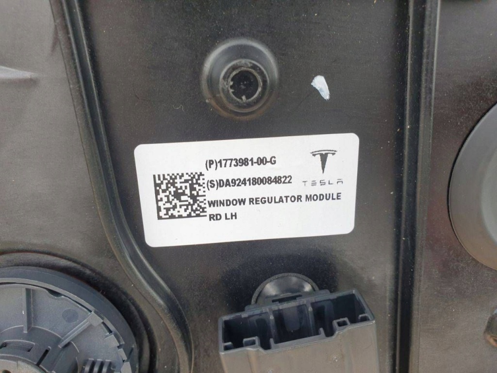 Tesla model 3 highland 2023- дверь левое  задняя коплектная  ppsw Недорого