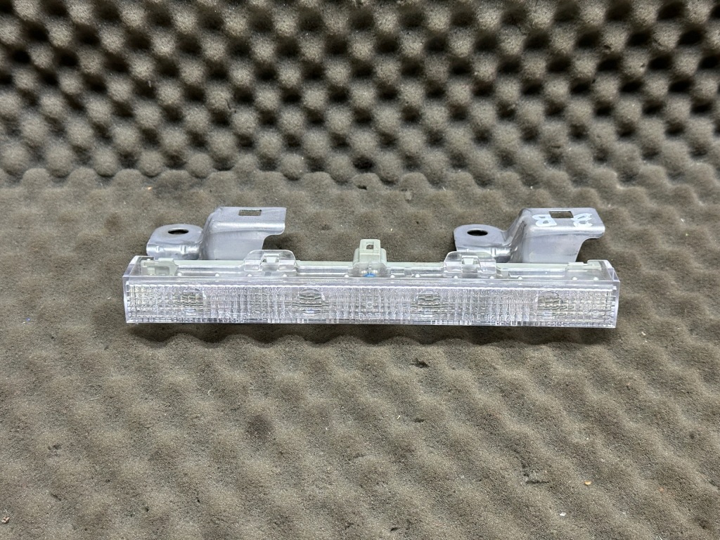 Купить 8100612011 третий свет стоп-сигнал toyota auris