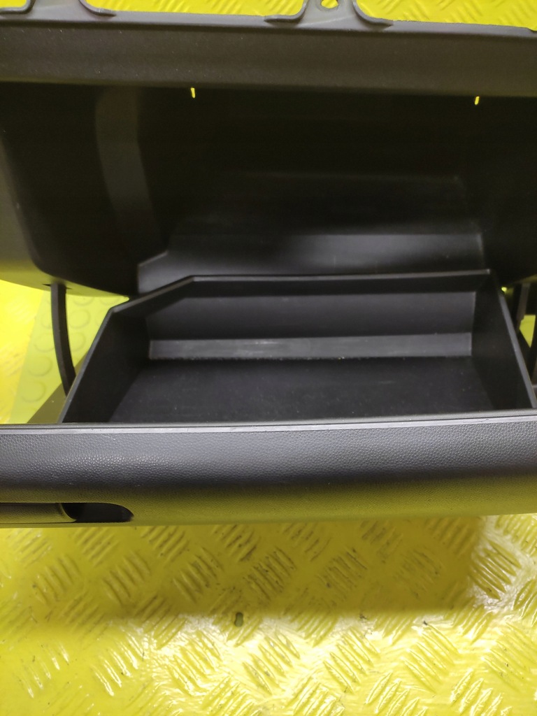 фото №6, Mazda 3 бардачок