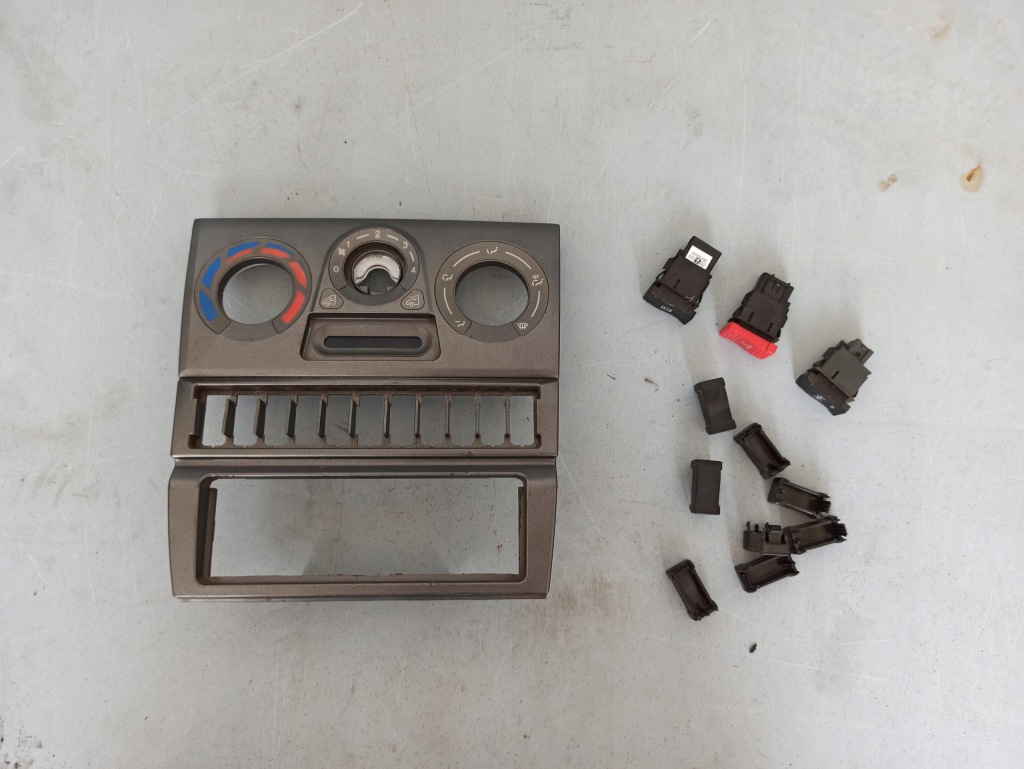 фото №5, Заглушка переключателя консоли iveco daily 06-14